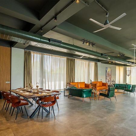 Stayvista'S Anantam - Luxury 4Br Villa With Huge Swimming Pool In Delhi Neu-Delhi Exterior foto