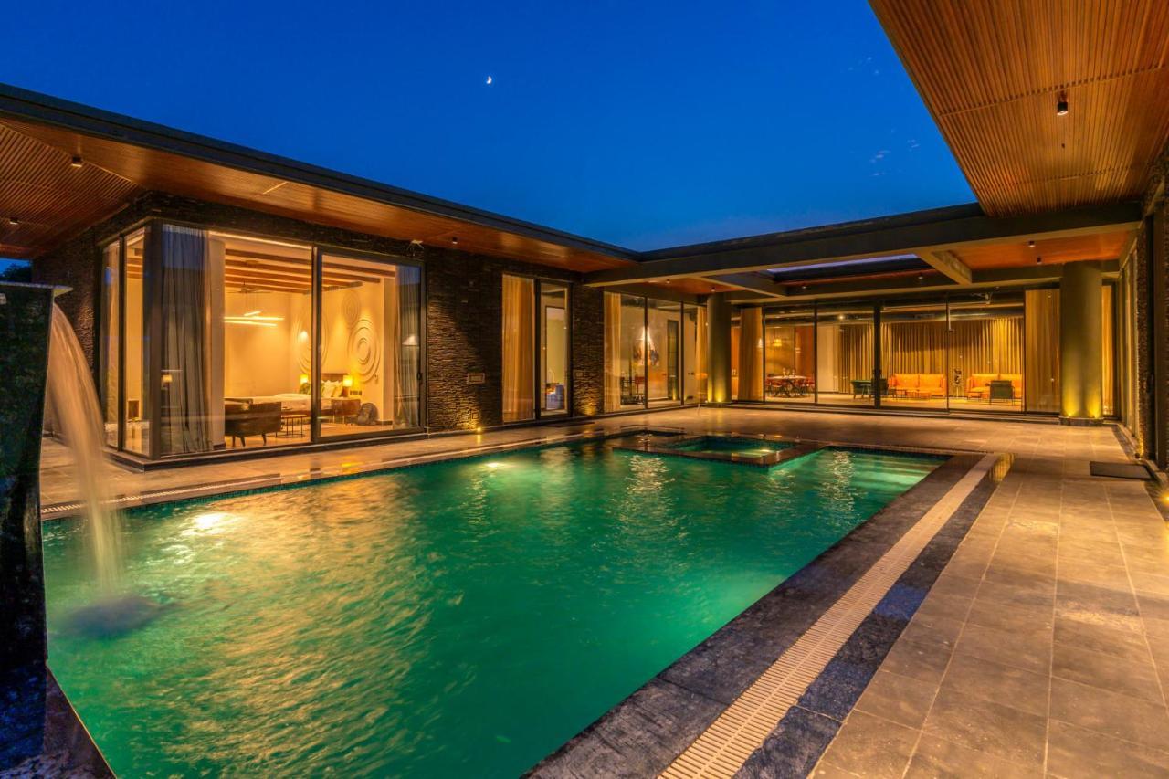 Stayvista'S Anantam - Luxury 4Br Villa With Huge Swimming Pool In Delhi Neu-Delhi Exterior foto