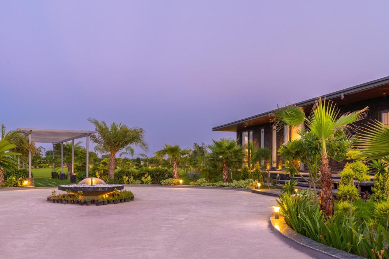 Stayvista'S Anantam - Luxury 4Br Villa With Huge Swimming Pool In Delhi Neu-Delhi Exterior foto
