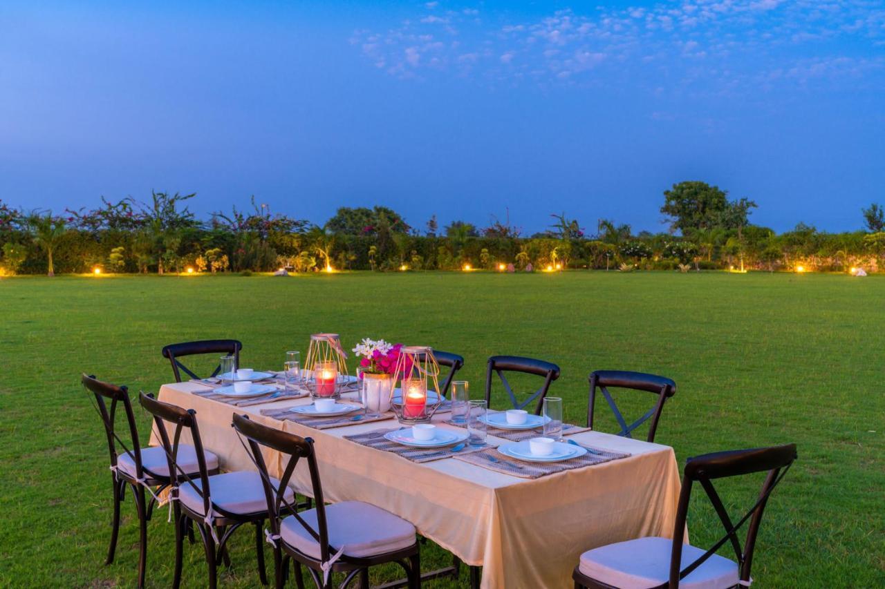 Stayvista'S Anantam - Luxury 4Br Villa With Huge Swimming Pool In Delhi Neu-Delhi Exterior foto